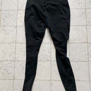 Fabletics Black Powerhold leggings size large. With meesh side pockets.